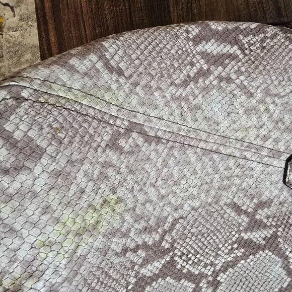 Michael Kors Snakeskin Tote Bag With Gold Hardware & Tassel Accent READ - Picture 4 of 16